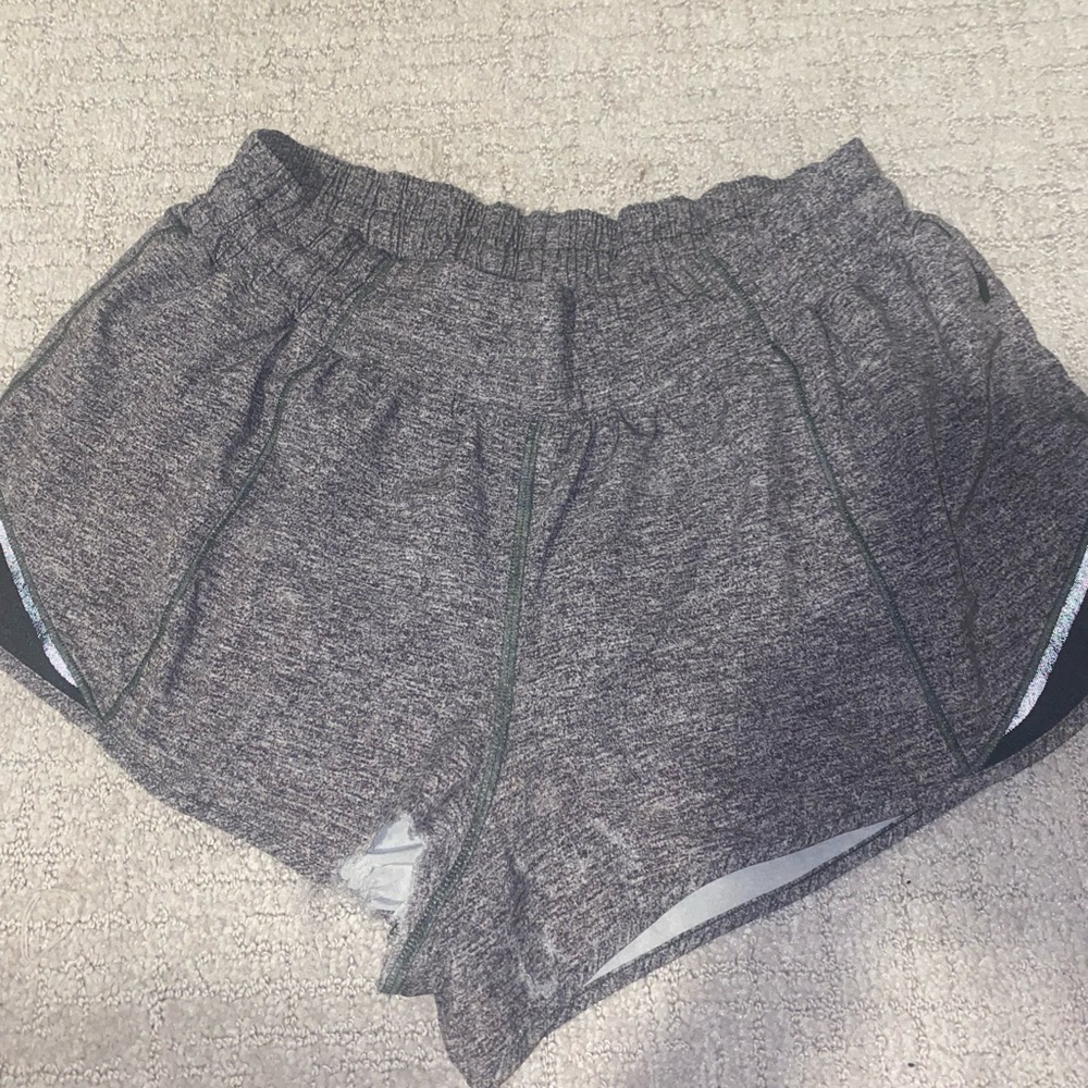 Lululemon hotty hot shorts 2.5